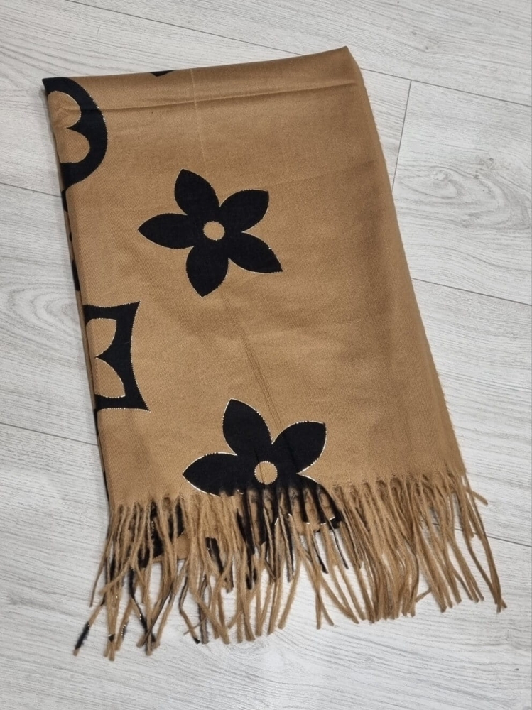 Szal-SZ817#2-Camel-Kwiaty-Czarne-Prostokąt-6.jpg
