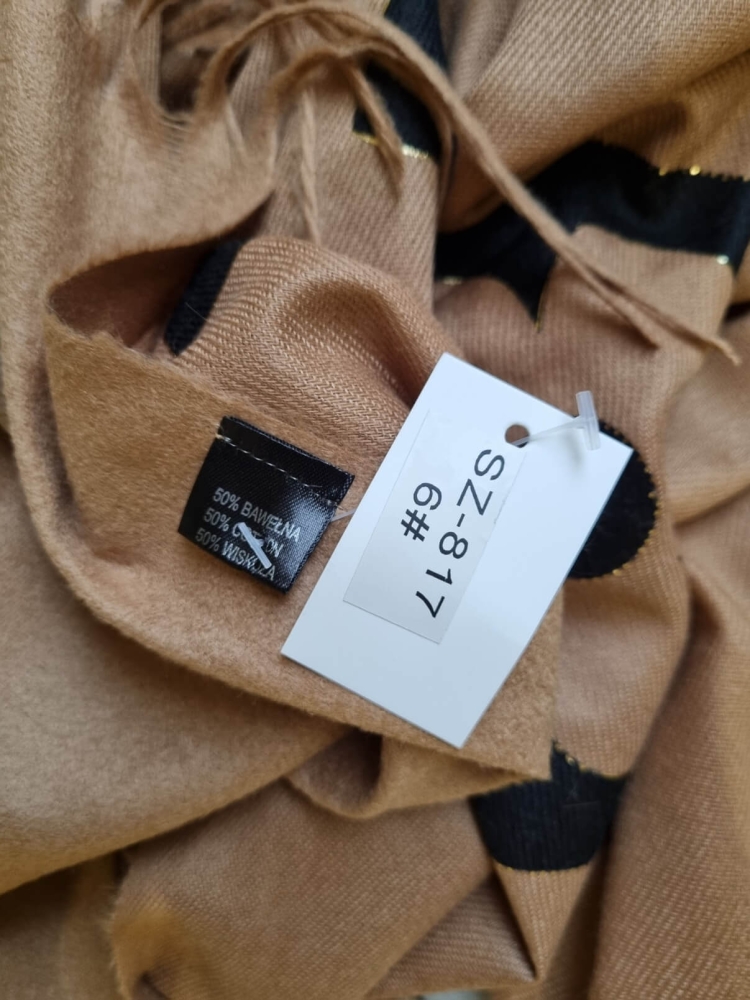 Szal-SZ817#2-Camel-Kwiaty-Czarne-Prostokąt-8.jpg