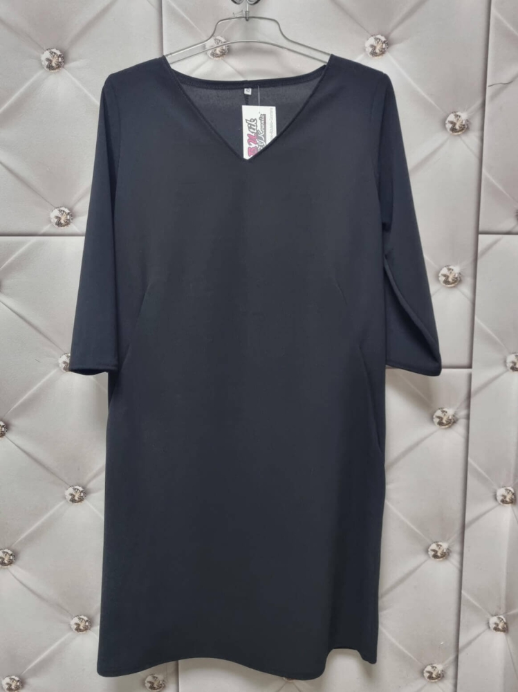 sukienka-klasyczyna-mala-czarna-z-kieszeniami-dekolt-v-butik-szykownia-6