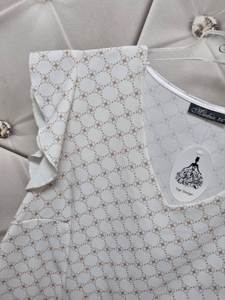 Bluzka-Madex-Modo-Dekolt-Serek-Krótki-Rękaw-Biała-Wzory-Falbanka-Na-Rękawie-2