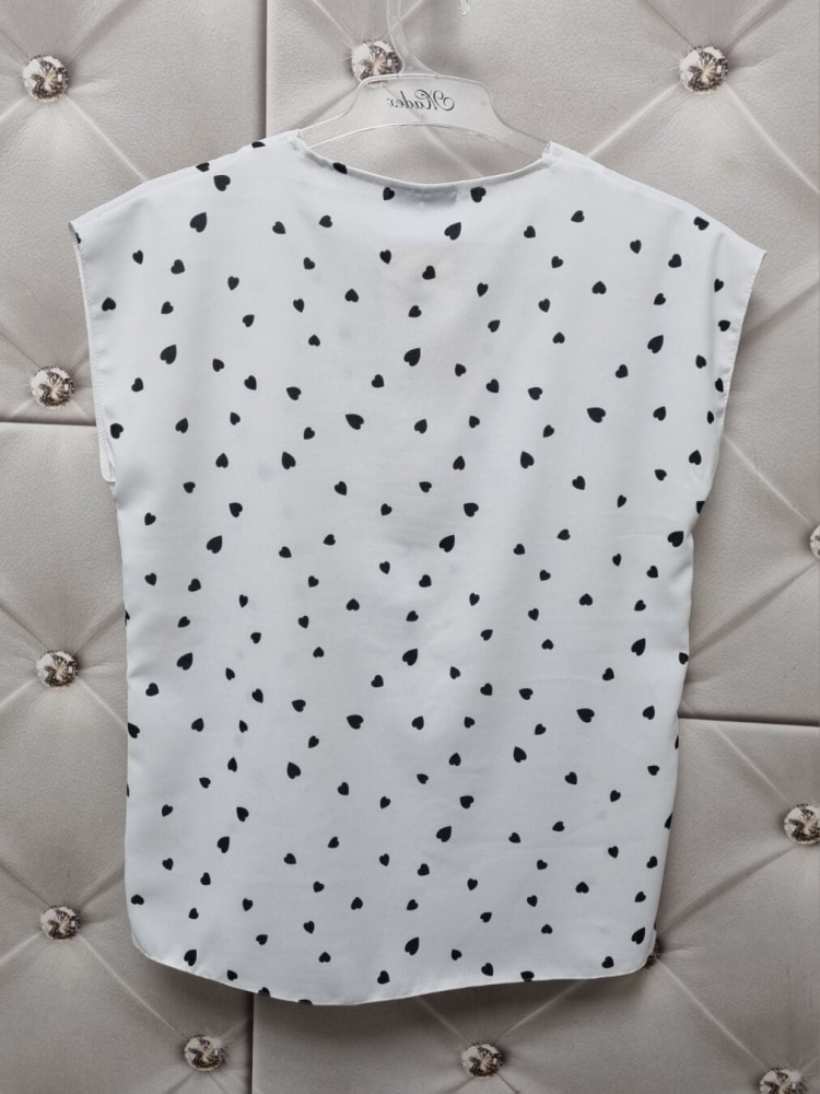 Bluzka-Madex-Modo-Dekolt-Serek-Krótki-Rękaw-Biała-Serduszka-Czarne-1