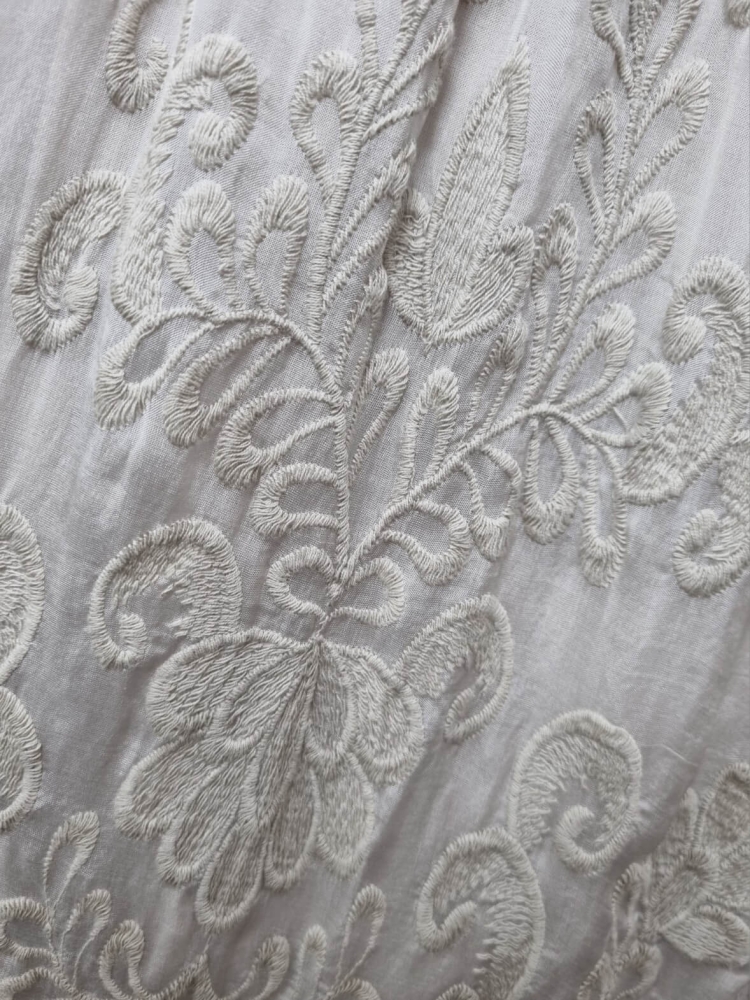 bluzka-richelieu-celestine-jasny-bez-hafty-azur-koronka-wiskoza-elegancka-romantyczna-butik-szykownia-8