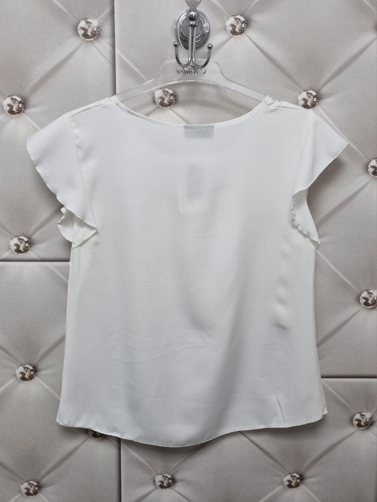 bluzka-klasyczna-z-falbanka-biala-krotki-rekaw-okragly-dekolt-madex-elegancka-wiskozowa-na-co-dzien-lato-butik-szykownia-6