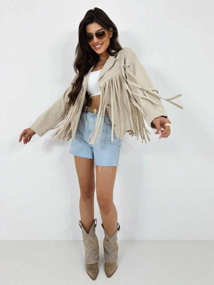kurtka-narzutka-z-fredzlami-western-chic-jasny-bezowy-maselkowy-material-bez-podszewek-made-in-italy-lato-2025-butik-szykownia-2