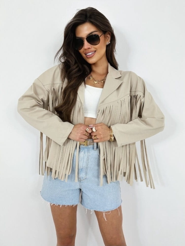 kurtka-narzutka-z-fredzlami-western-chic-jasny-bezowy-maselkowy-material-bez-podszewek-made-in-italy-lato-2025-butik-szykownia-5