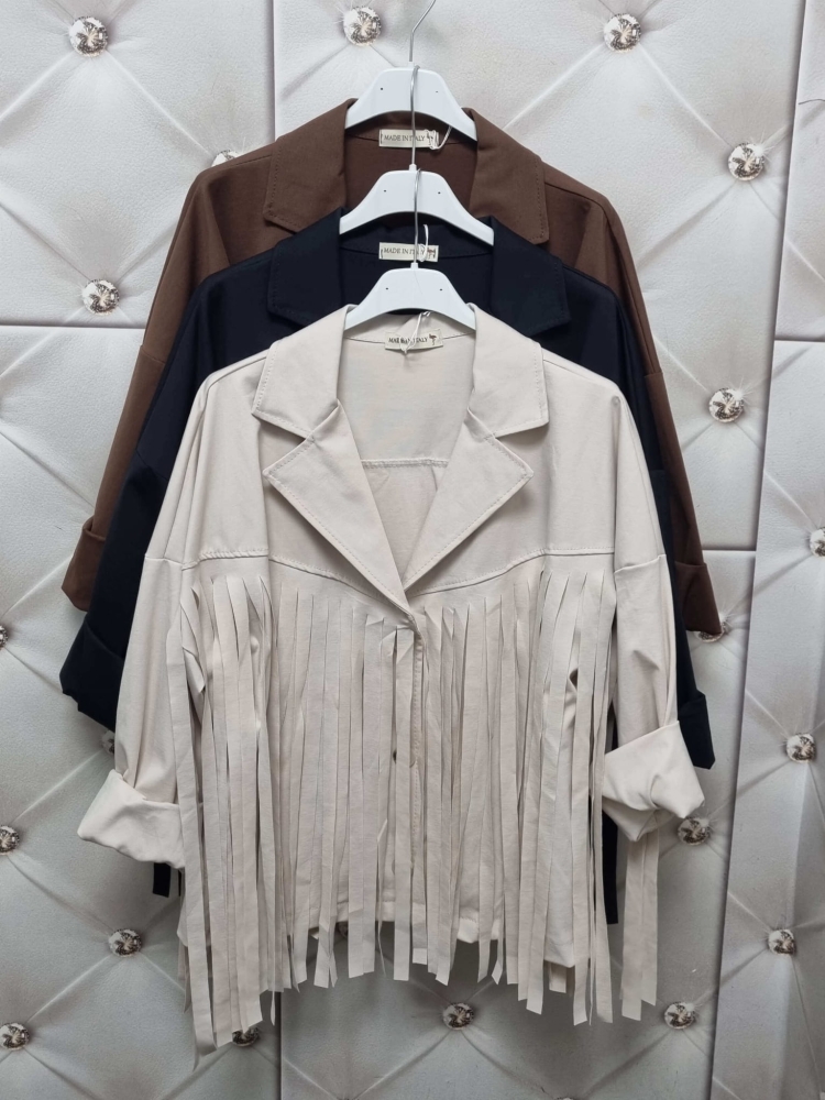 kurtka-narzutka-z-fredzlami-western-chic-braz-czekoladowa-maselkowy-material-bez-podszewek-made-in-italy-lato-2025-butik-szykownia-9