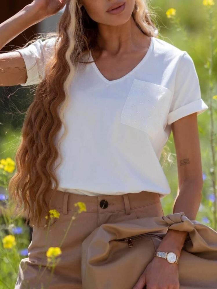 tshirt-bluzka-latynka-alina-bawelniany-azur-kieszonka-dekolt-serek-bialy-butik-szykownia-1