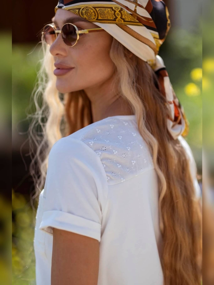 tshirt-bluzka-latynka-alina-bawelniany-azur-kieszonka-dekolt-serek-bialy-butik-szykownia-3