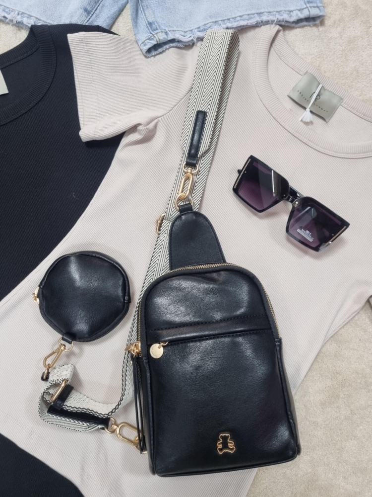 czarna-torebka-nerka-crossbody-lulucastagnette-zloty-mis-ekoskora-modna-na-ramie-uniwersalna-butik-szykownia-1