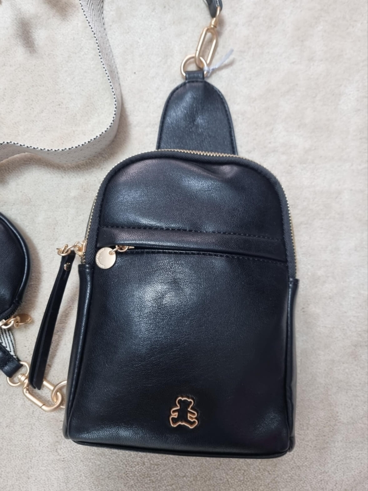 czarna-torebka-nerka-crossbody-lulucastagnette-zloty-mis-ekoskora-modna-na-ramie-uniwersalna-butik-szykownia-2