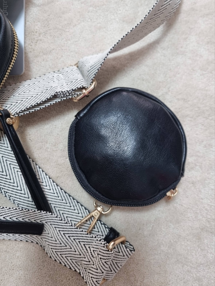 czarna-torebka-nerka-crossbody-lulucastagnette-zloty-mis-ekoskora-modna-na-ramie-uniwersalna-butik-szykownia-4