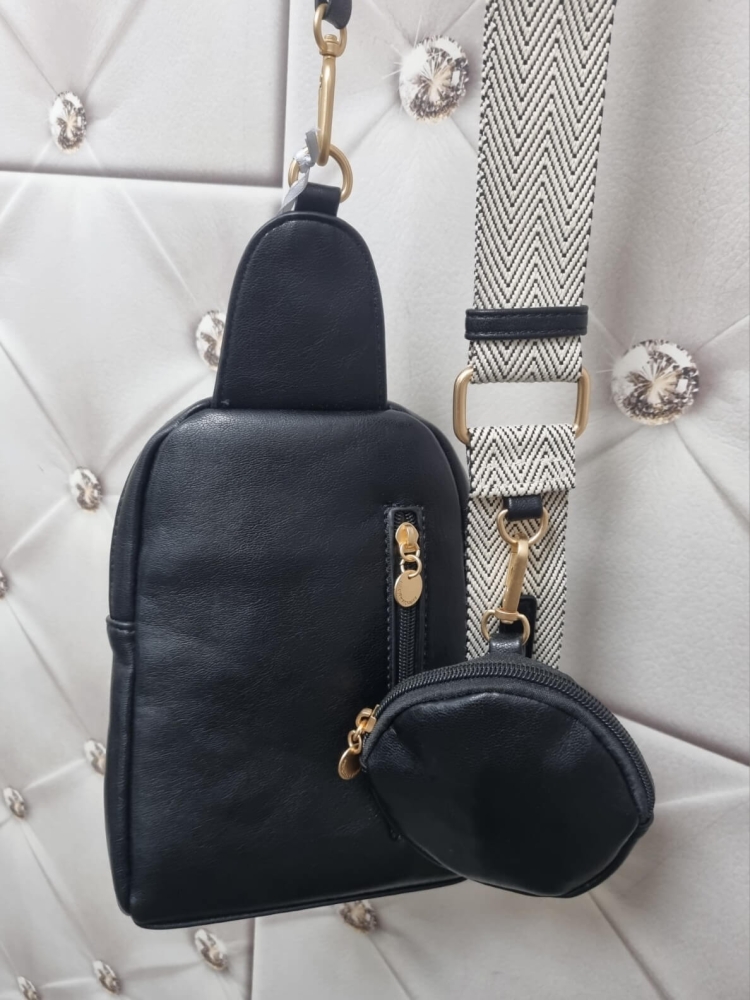 czarna-torebka-nerka-crossbody-lulucastagnette-zloty-mis-ekoskora-modna-na-ramie-uniwersalna-butik-szykownia-8