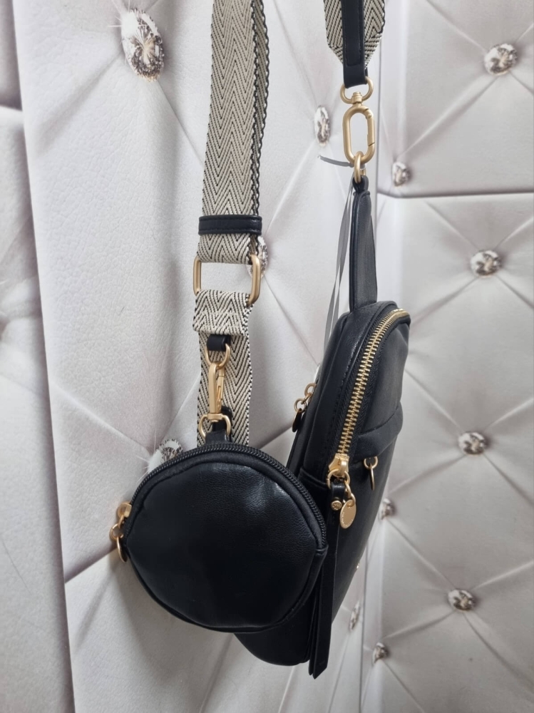 czarna-torebka-nerka-crossbody-lulucastagnette-zloty-mis-ekoskora-modna-na-ramie-uniwersalna-butik-szykownia-9