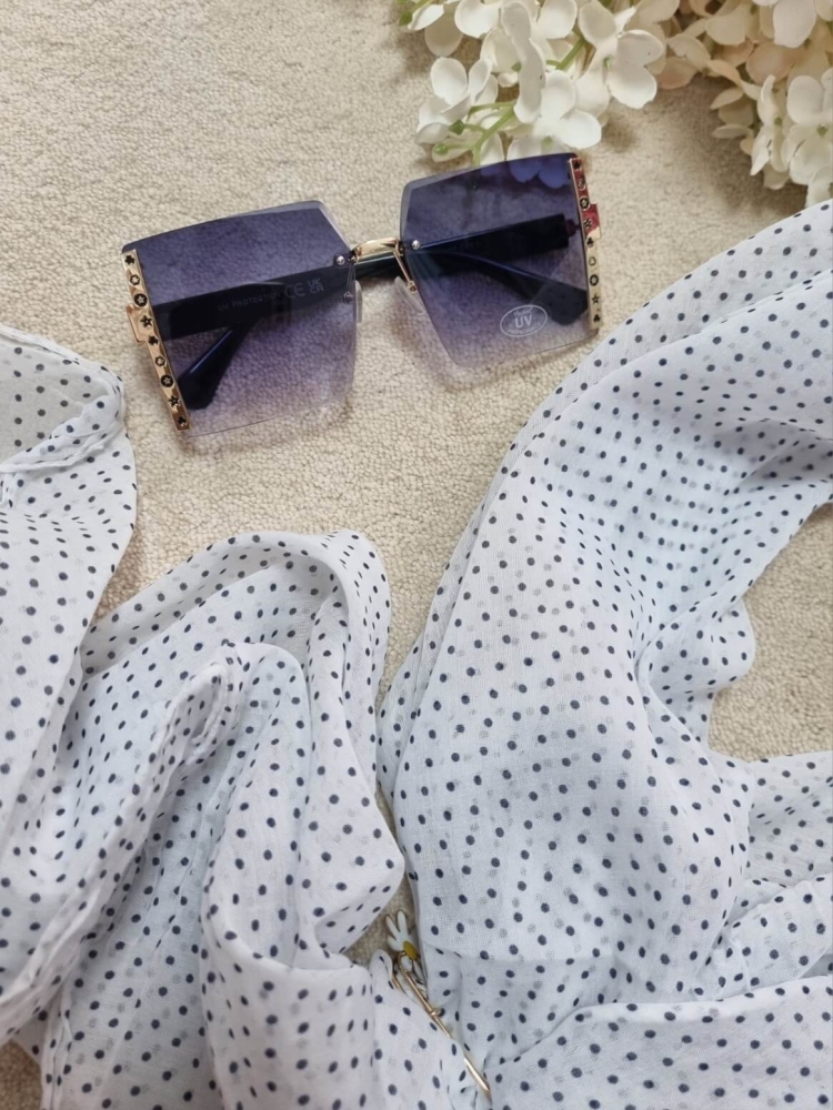 apaszka-szal-biala-kropki-granatowe-bawelna-jedwab-wloska-produkcja-asymetryczna-na-szyje-i-glowe-butik-szykownia-5