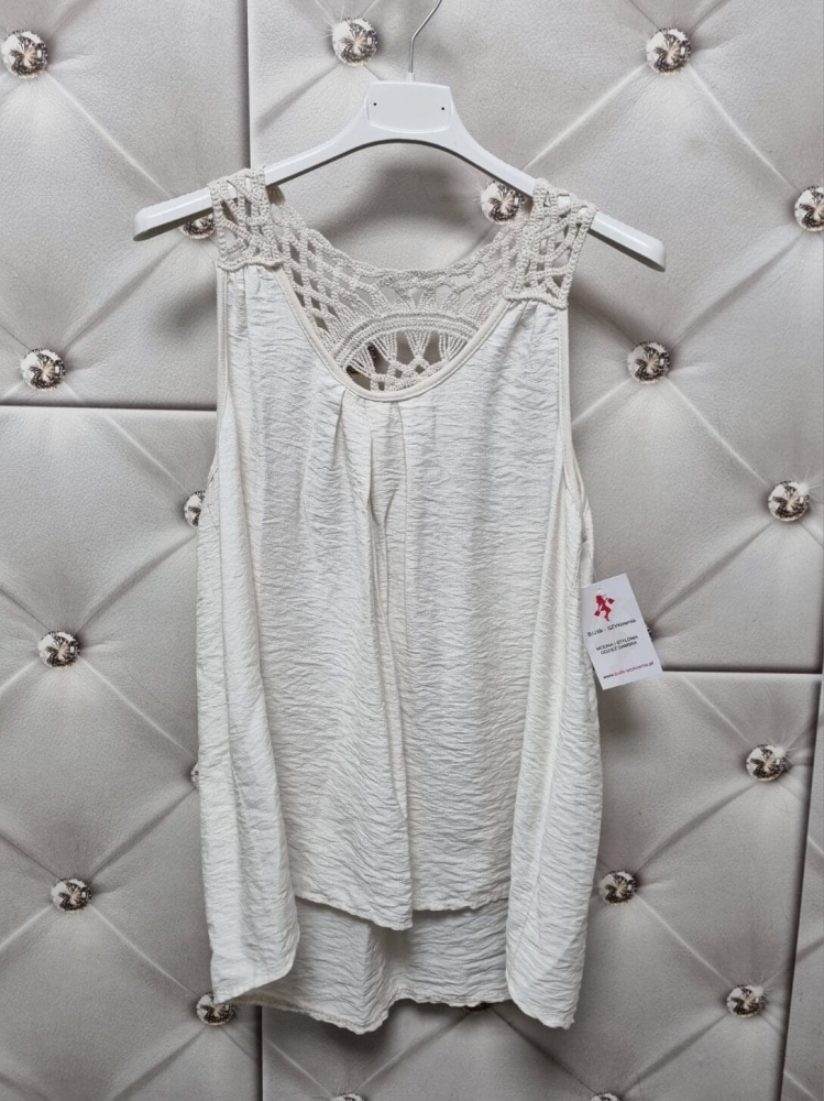 bluzka-charm-bez-rekawow-z-koronka-na-plecach-luzny-fason-rozkloszowana-przod-krotszy-tyl-dluzszy-kolor-jasny-bezowy-butik-szykownia-5