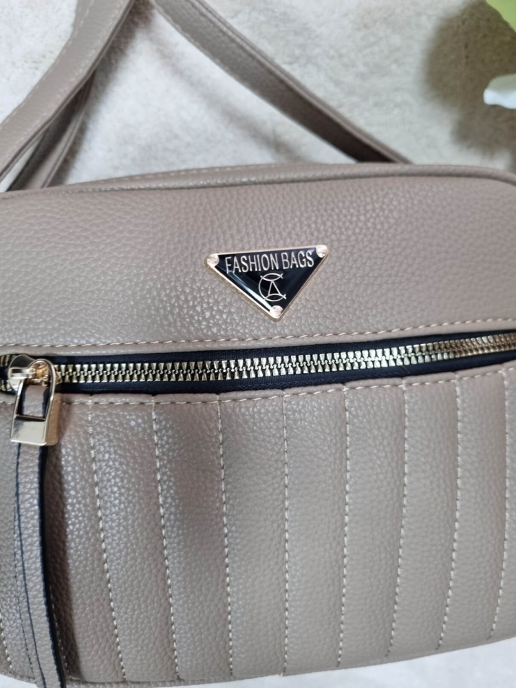 torebka-fashionbags-s2791-bez-latte-listonoszka-zamki-kieszonki-regulowanypasek-basic-butik-szykownia-5