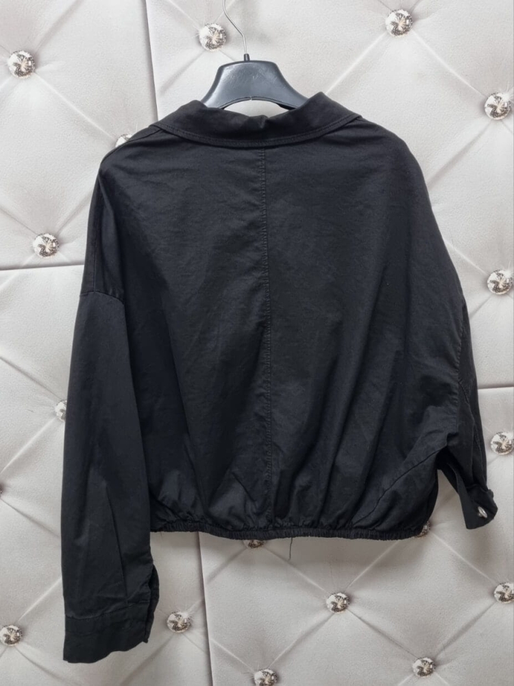 cropped-overshirt-krotka-kurtka-koszulowa-gumka-talia-czarna-bawelna-butik-szykownia-4