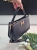 torebka-styl-hermes-model-r1997-sztywna-raczka-pasek-regulowany-zamek-kieszonki-zlota-litera-h-ekoskora-czarna-butik-szykownia-4