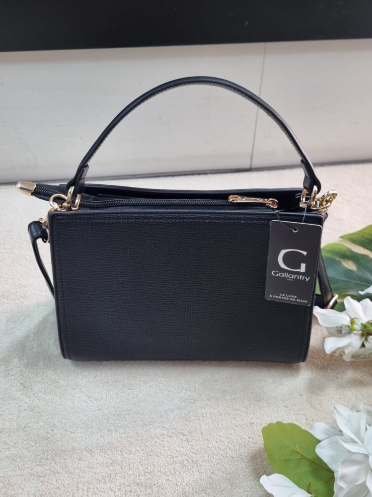 torebka-styl-hermes-model-r1997-sztywna-raczka-pasek-regulowany-zamek-kieszonki-zlota-litera-h-ekoskora-czarna-butik-szykownia-5
