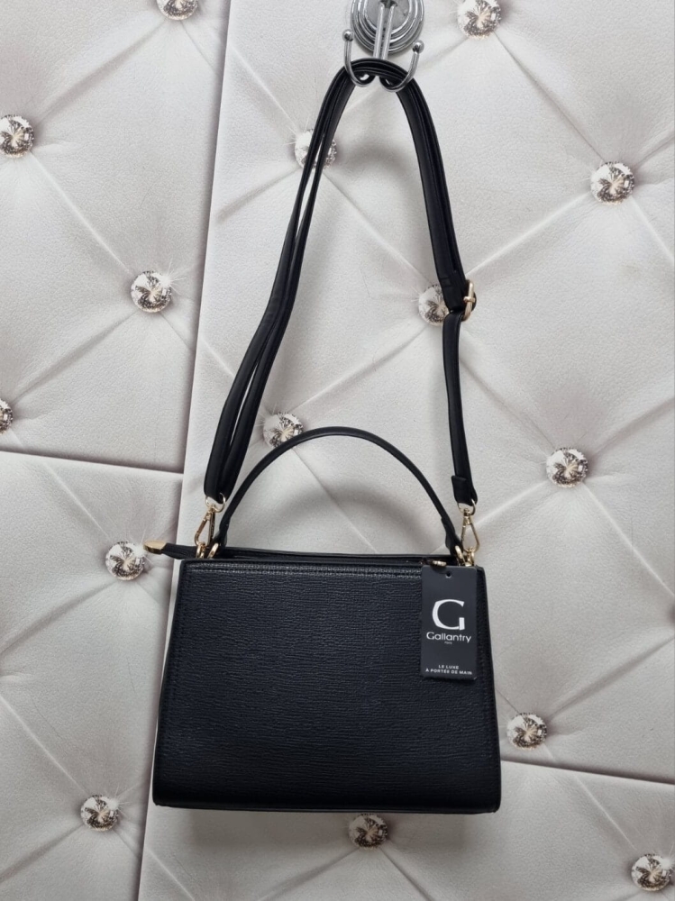 torebka-styl-hermes-model-r1997-sztywna-raczka-pasek-regulowany-zamek-kieszonki-zlota-litera-h-ekoskora-czarna-butik-szykownia-11