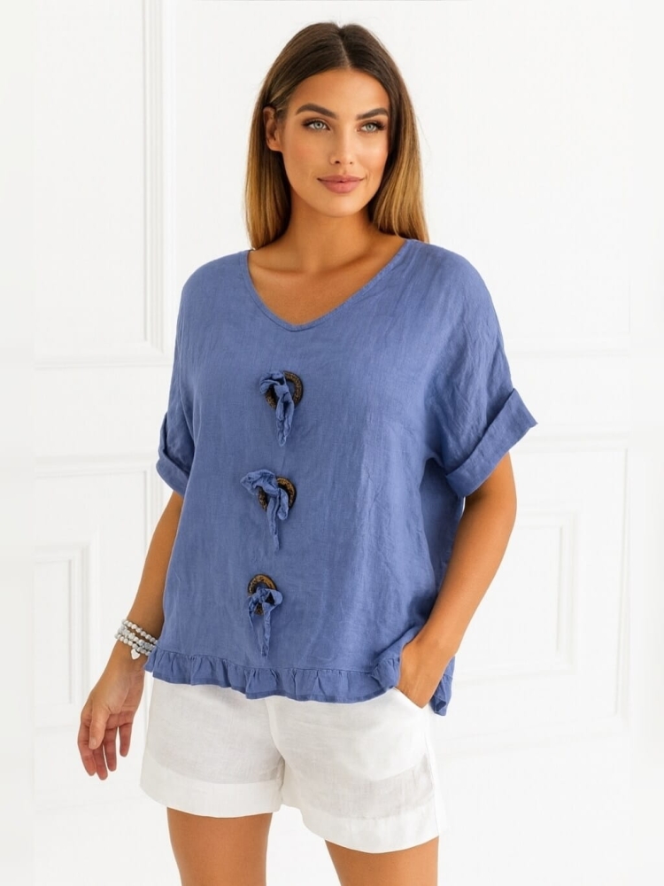 bluzka-lamia-len-niebieska-dekolt-v-falbanka-guziki-kokardki-uniwersalna-lekka-zwiewna-elegancka-butik-szykownia-3