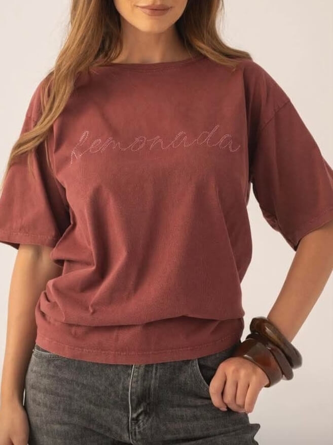 bluzka-tshirt-dekatyzowana-bordowa-lemonada-cyrkonie-napis-lmd-atelier-bawelna-elastan-polska-produkcja-premium-butik-szykownia-3