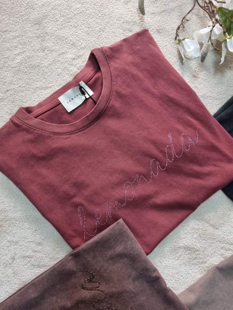 bluzka-tshirt-dekatyzowana-bordowa-lemonada-cyrkonie-napis-lmd-atelier-bawelna-elastan-polska-produkcja-premium-butik-szykownia-4
