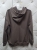 bluza-z-kapturem-kangurka-logo-czekoladowa-miesista-bawelna-elastyczna-streetwear-stayhere-butik-szykownia-7