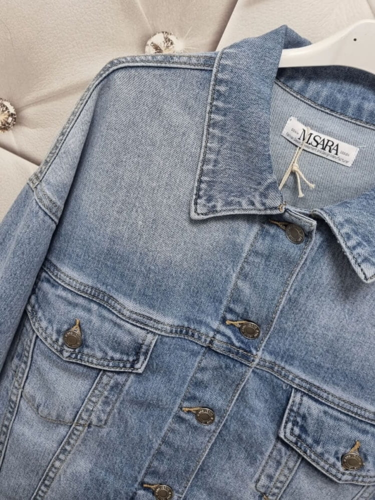 katana-jeansowa-msara-mom-fit-oversize-przecierany-jeans-klasyczna-niebieska-denim-wiosna-lato-butik-szykownia-6