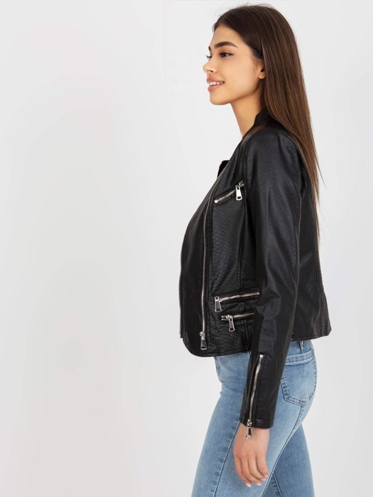 ramoneska-vinceotto-wloska-ekoskora-wzor-weza-czarna-kieszenie-suwaki-na-rekawach-zapinana-na-dwie-strony-podszewka-butik-szykownia-4