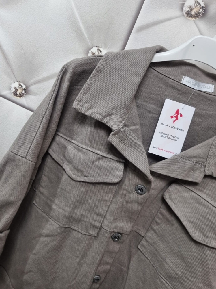 jeansowa-katana-damska-kurtka-mocca-denim-urban-uniwersalna-klasyczna-oversizowa-bawelna-butik-szykownia-3