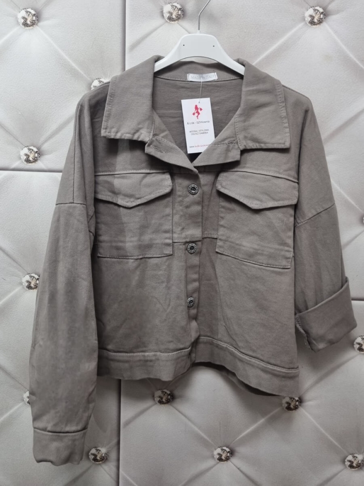 jeansowa-katana-damska-kurtka-mocca-denim-urban-uniwersalna-klasyczna-oversizowa-bawelna-butik-szykownia-4