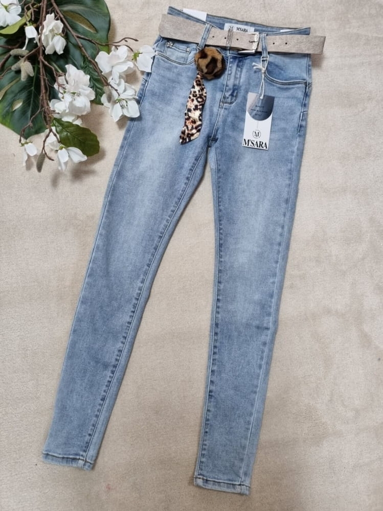 spodnie-damskie-jeansy-skinny-m.sara-niebieskie-jasne-przecierane-pasek-bezowy-brelok-apaszka-butik-szykownia-2