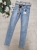 spodnie-damskie-jeansy-skinny-m.sara-niebieskie-jasne-przecierane-pasek-bezowy-brelok-apaszka-butik-szykownia-2