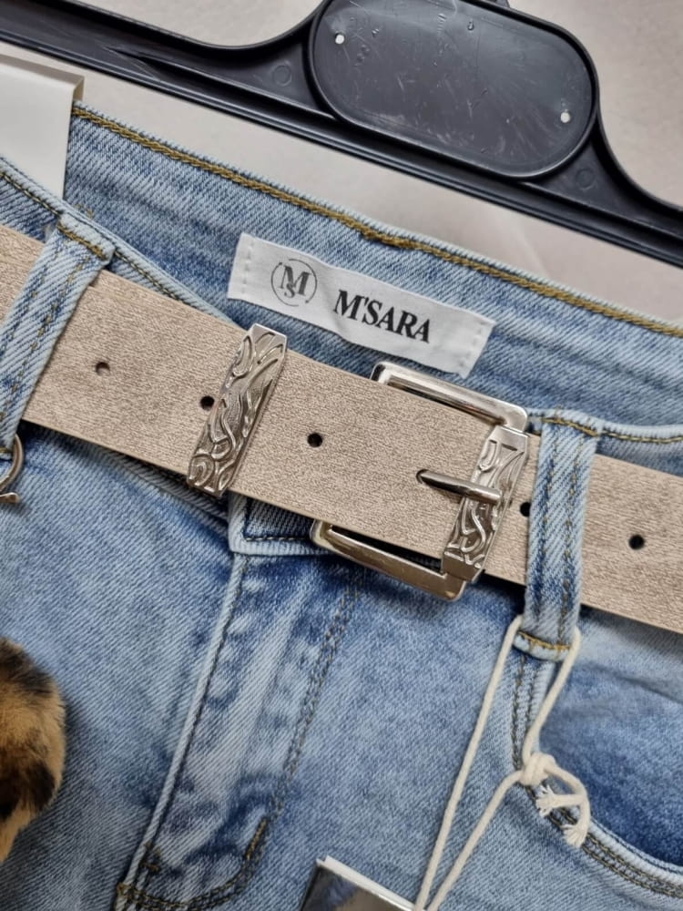 spodnie-damskie-jeansy-skinny-m.sara-niebieskie-jasne-przecierane-pasek-bezowy-brelok-apaszka-butik-szykownia-7