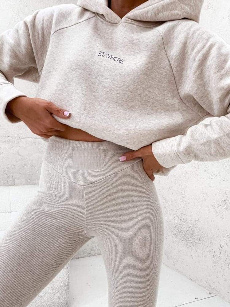 spodnie-legginsy-stayhare-prazek-prazkowane-prazek-elastyczne-wygodne-bezowy-melanz-butik-szykownia-2