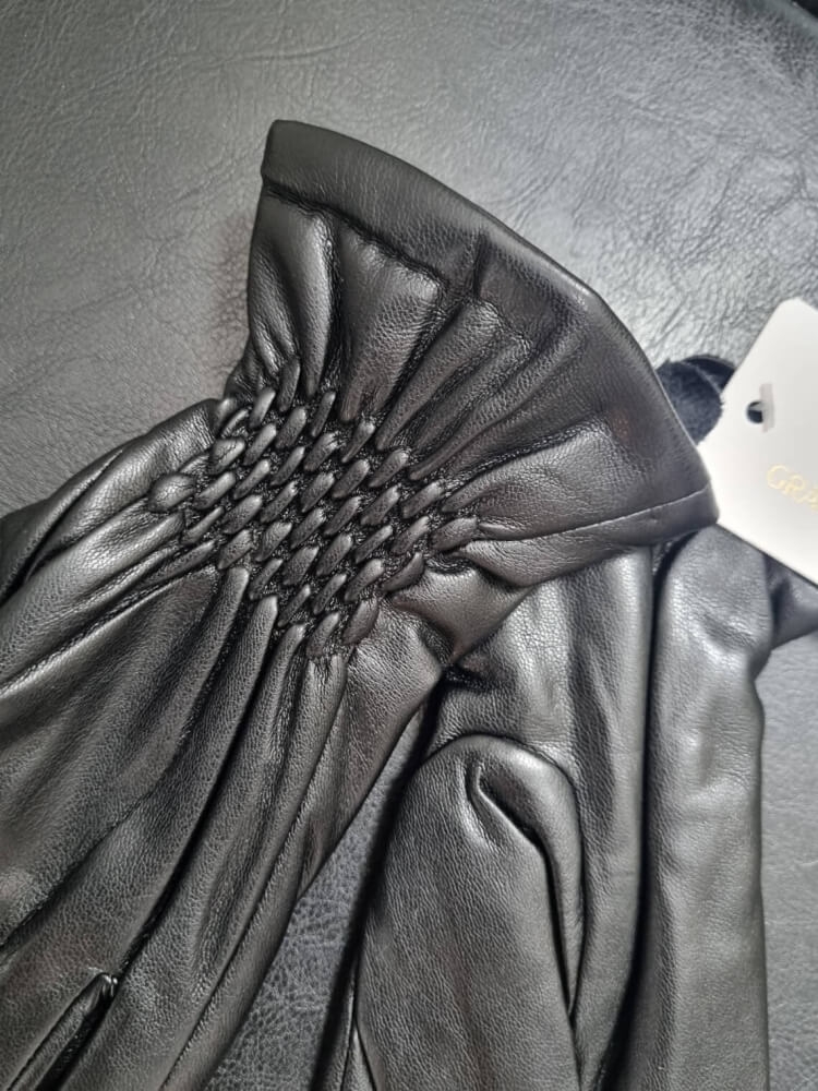 rekawiczki-damskie-eko-skora-czarne-wloska-produkcja-eleganckie-ocieplane-marszczenia-grace-focus-fashion-butik-szykownia-6