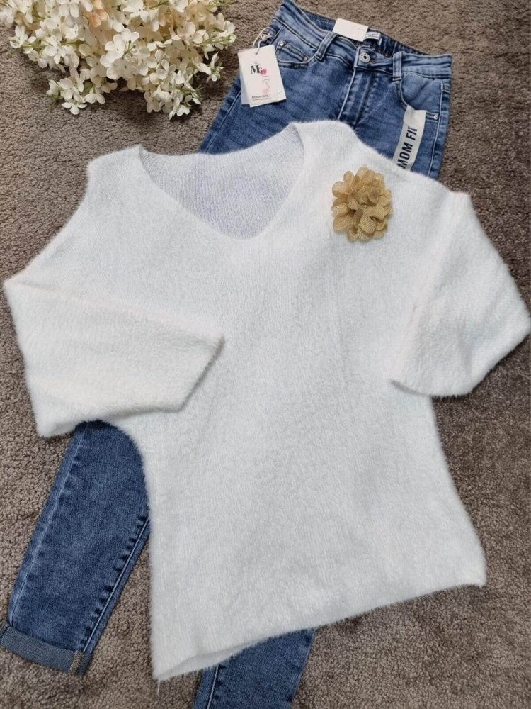 sweter-lorena-baby-alpaka-broszka-biały-nietoperz-dekolt-v-taliowany-elegancki-elastyczny-one-size-butik-szykownia-4