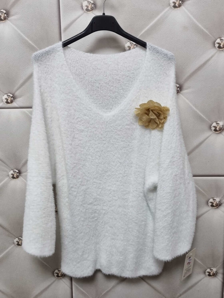 sweter-lorena-baby-alpaka-broszka-biały-nietoperz-dekolt-v-taliowany-elegancki-elastyczny-one-size-butik-szykownia-7