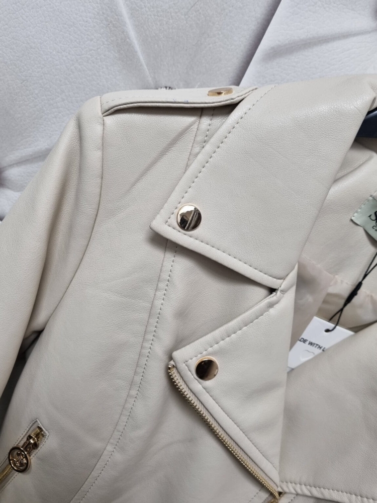 kurtka-ramoneska-softy-paris-jasny-bez-ecru-ekoskora-premium-zlote-dodatki-krotka-z-paskiem-regulowanym-pagony-podszewka-stylowa-modna-damska-butik-szykownia-6