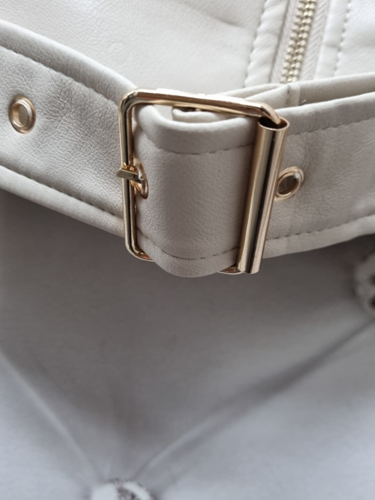 kurtka-ramoneska-softy-paris-jasny-bez-ecru-ekoskora-premium-zlote-dodatki-krotka-z-paskiem-regulowanym-pagony-podszewka-stylowa-modna-damska-butik-szykownia-10