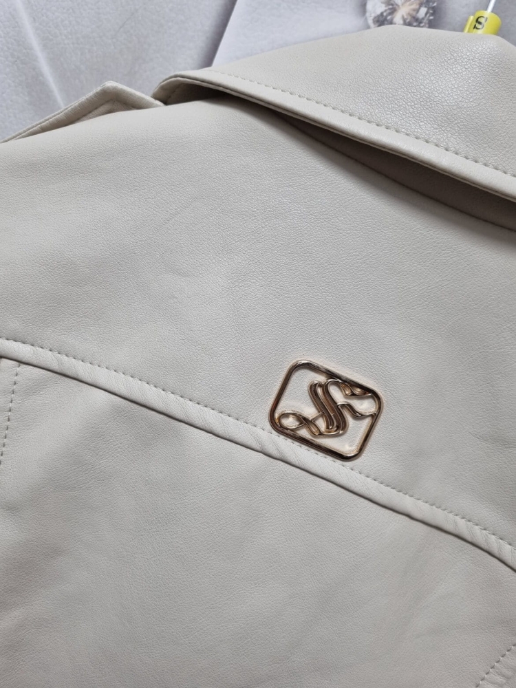 kurtka-ramoneska-softy-paris-jasny-bez-ecru-ekoskora-premium-zlote-dodatki-krotka-z-paskiem-regulowanym-pagony-podszewka-stylowa-modna-damska-butik-szykownia-11