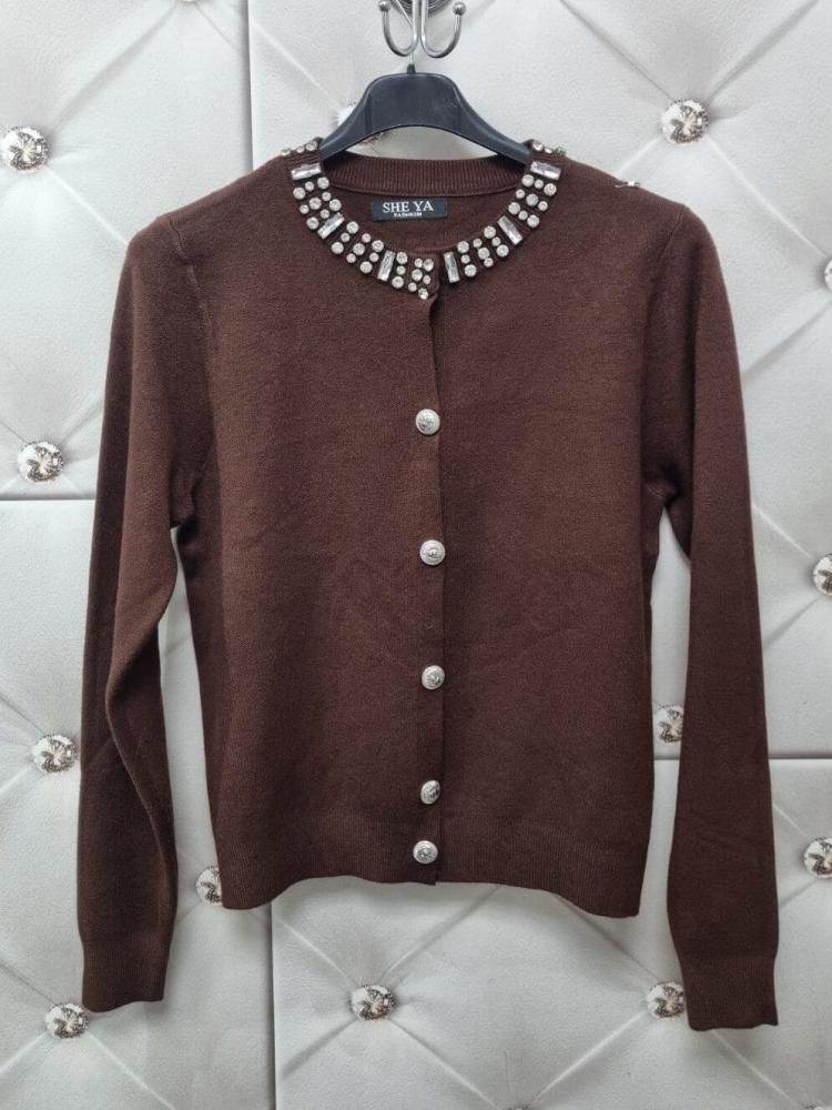 sweter-liona-czekoladowy-braz-rozpinany-dekolt-ozdobne-kamienie-guziki-lew-wiskoza-elastyczny-miekki-butik-szykownia-10