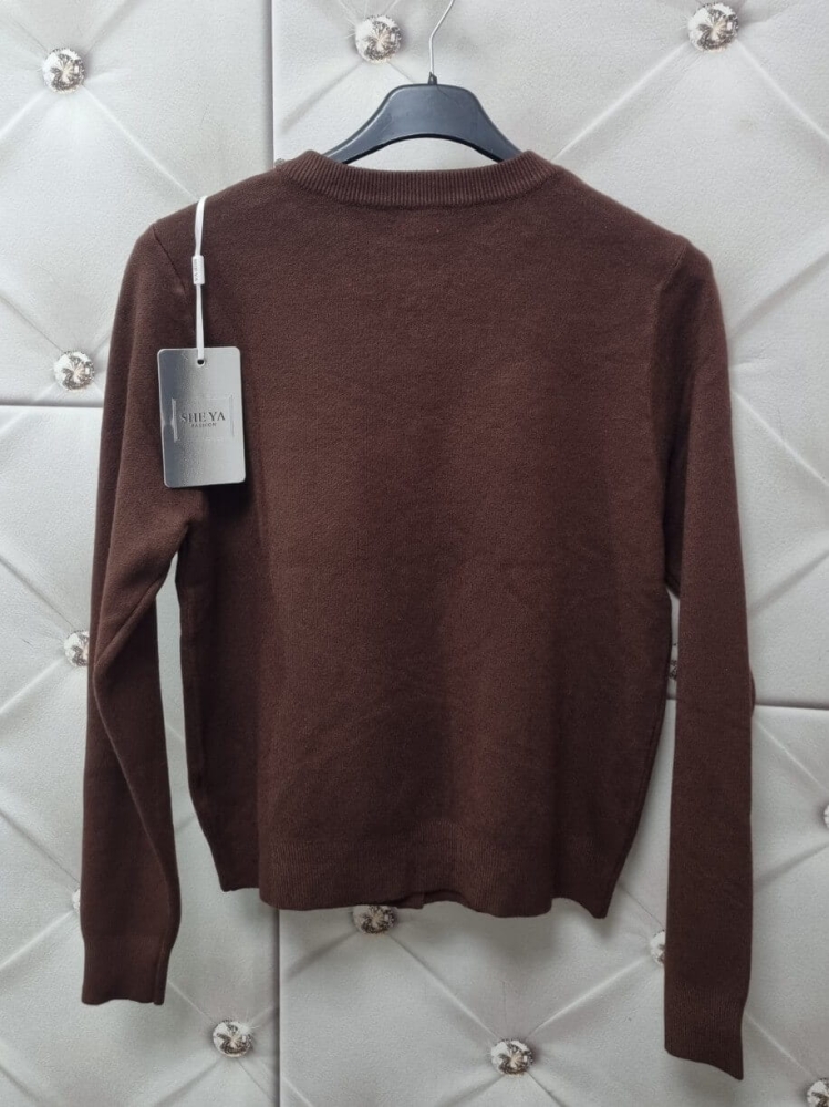 sweter-liona-czekoladowy-braz-rozpinany-dekolt-ozdobne-kamienie-guziki-lew-wiskoza-elastyczny-miekki-butik-szykownia-13