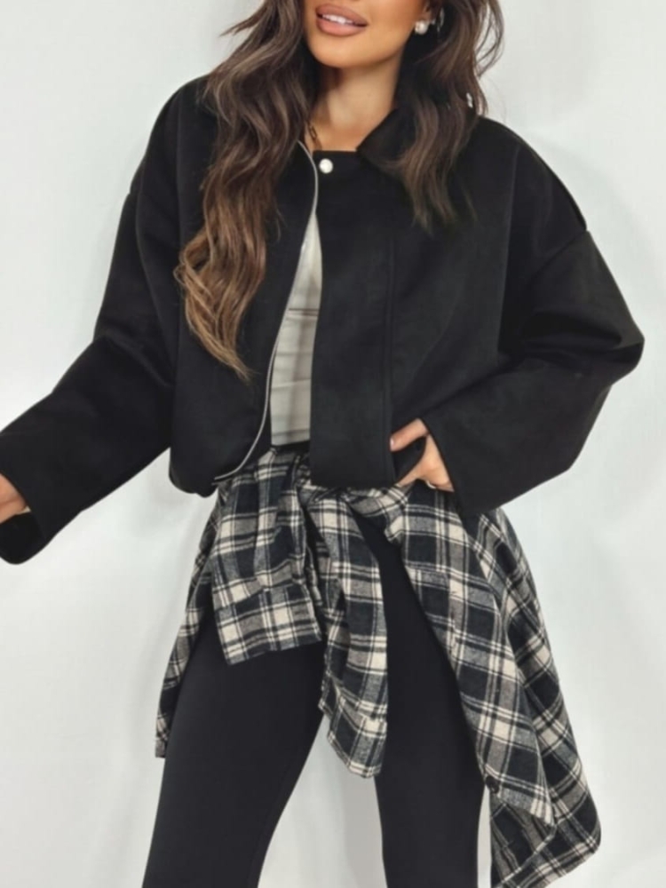 kurtka-bomberka-aveline-przejsciowka-czarna-ala-zamsz-zlote-guziki-oversize-podszewka-luzna-modna-butik-szykownia-1