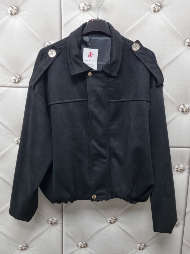 kurtka-bomberka-aveline-przejsciowka-czarna-ala-zamsz-zlote-guziki-oversize-podszewka-luzna-modna-butik-szykownia-6