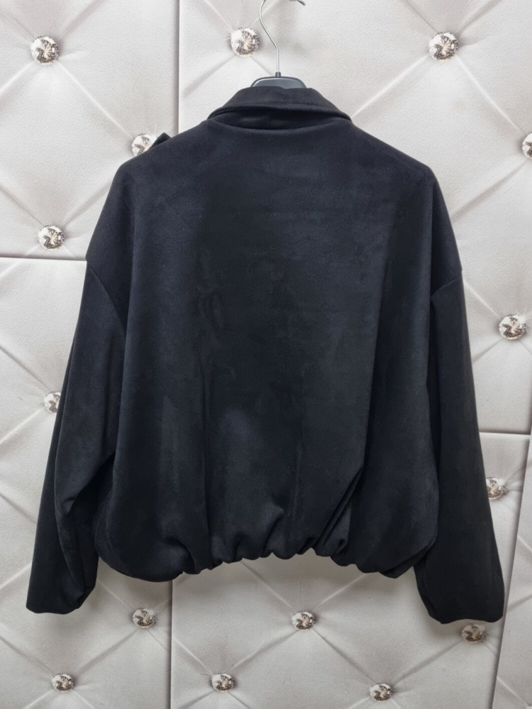 kurtka-bomberka-aveline-przejsciowka-czarna-ala-zamsz-zlote-guziki-oversize-podszewka-luzna-modna-butik-szykownia-8