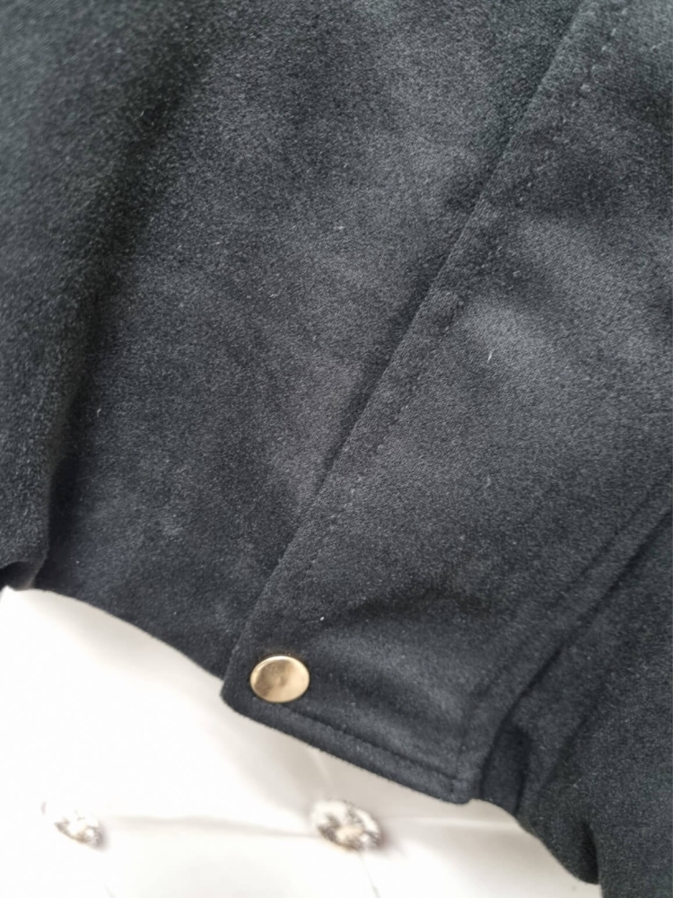 kurtka-bomberka-aveline-przejsciowka-czarna-ala-zamsz-zlote-guziki-oversize-podszewka-luzna-modna-butik-szykownia-9