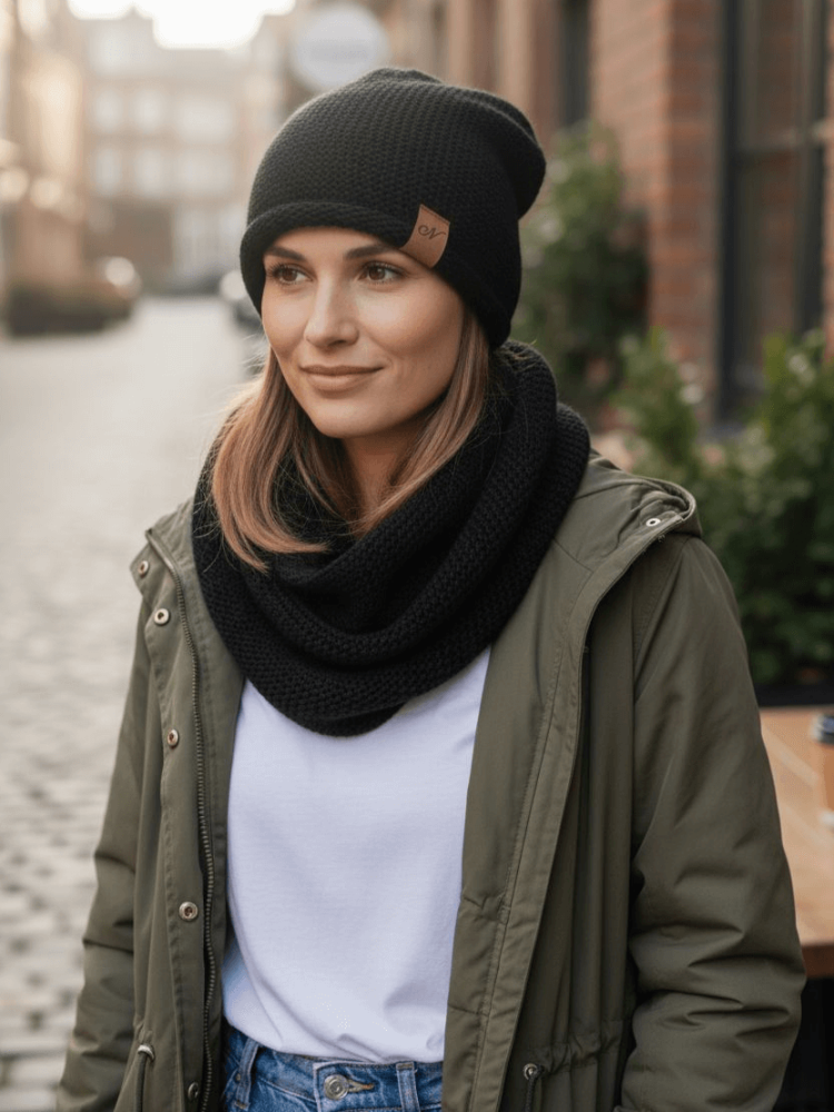 komplet-czapka-i-komin-neomi-classic-polska-produkcja-czarny-nowmark-miekki-cieply-elegancki-damski-zimowy-akryl-poliamid-butik-szykownia-3