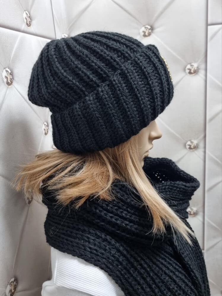 komplet-czapka-dlugi-szal-broszka-mucha-elegancji-czarny-welna-akryl-polska-produkcja-retex-zimowy-elegancki-modny-cieply-butik-szykownia-8